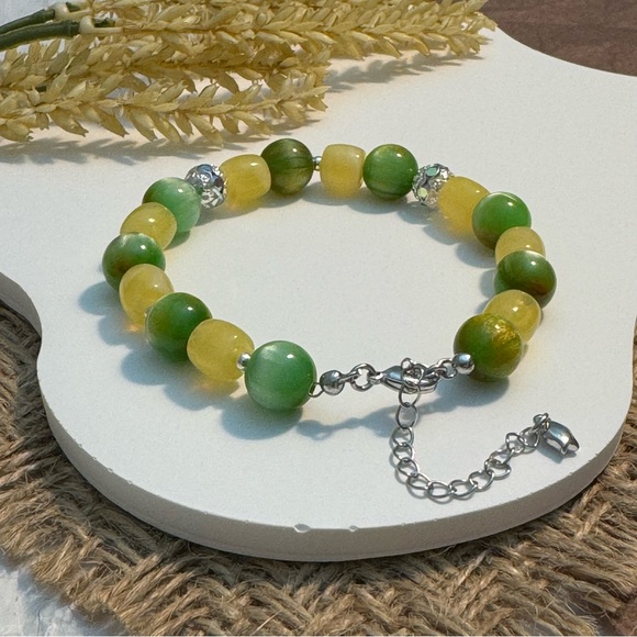 Green-Yellow Beaded Bracelet with extension chain - Picture 4 of 5